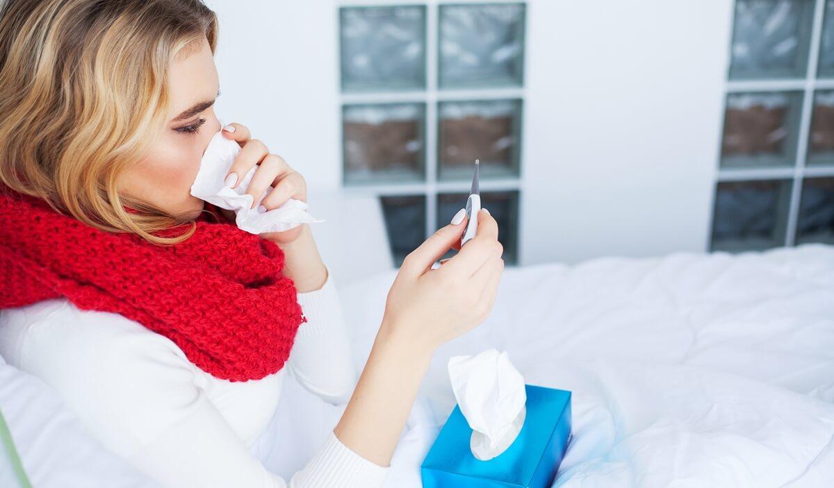 D-vitamin hiány tünetei – legyengült immunrendszer és fokozott fogékonyság a megfázásra és influenzára